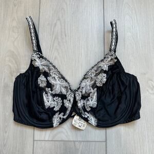 NWT Vintage Victoria's Secret gold label embroidered lace deadstock bra 36D